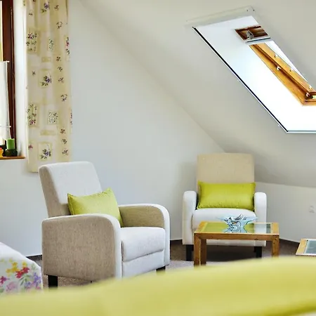 Levendula Vendegszobak Guest house Lovas