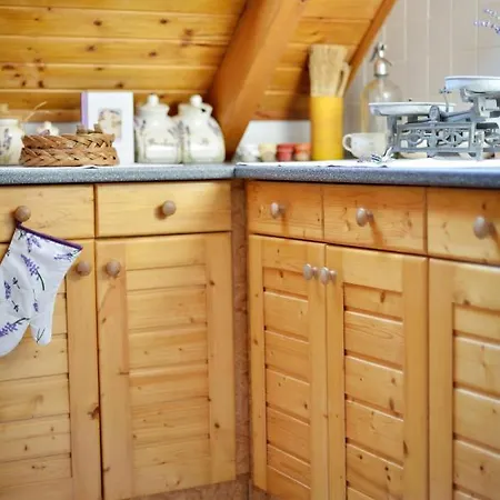 Levendula Vendegszobak Guest house Lovas